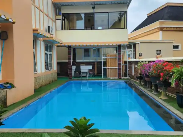Villa Tropis Kota Bunga