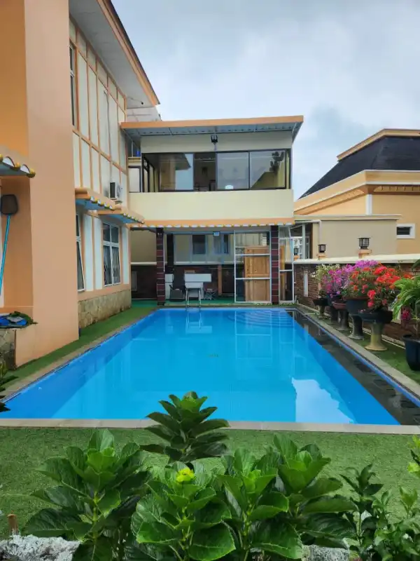 Villa Tropis Kota Bunga - Villa di Puncak