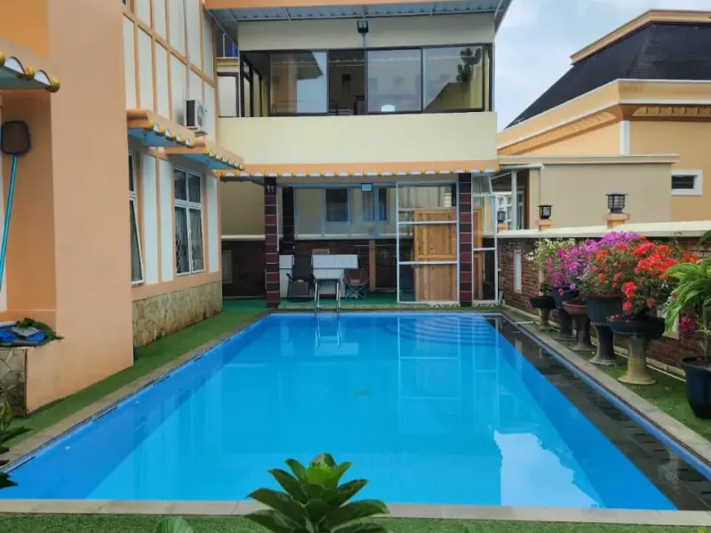 Villa Tropis Kota Bunga