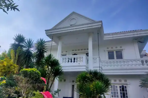 Villa Putih Ciwalen - Villa di Puncak