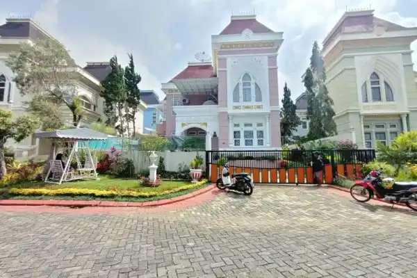 Villa Victorian Pink Kota Bunga - Villa di Puncak