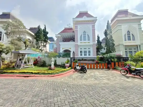 Villa Victorian Pink Kota Bunga